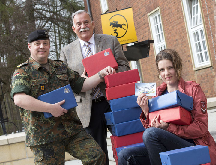 Foto t & w  Bundeswehr Pakete zu Ostern in die ausländischen  Einsatzgebiete